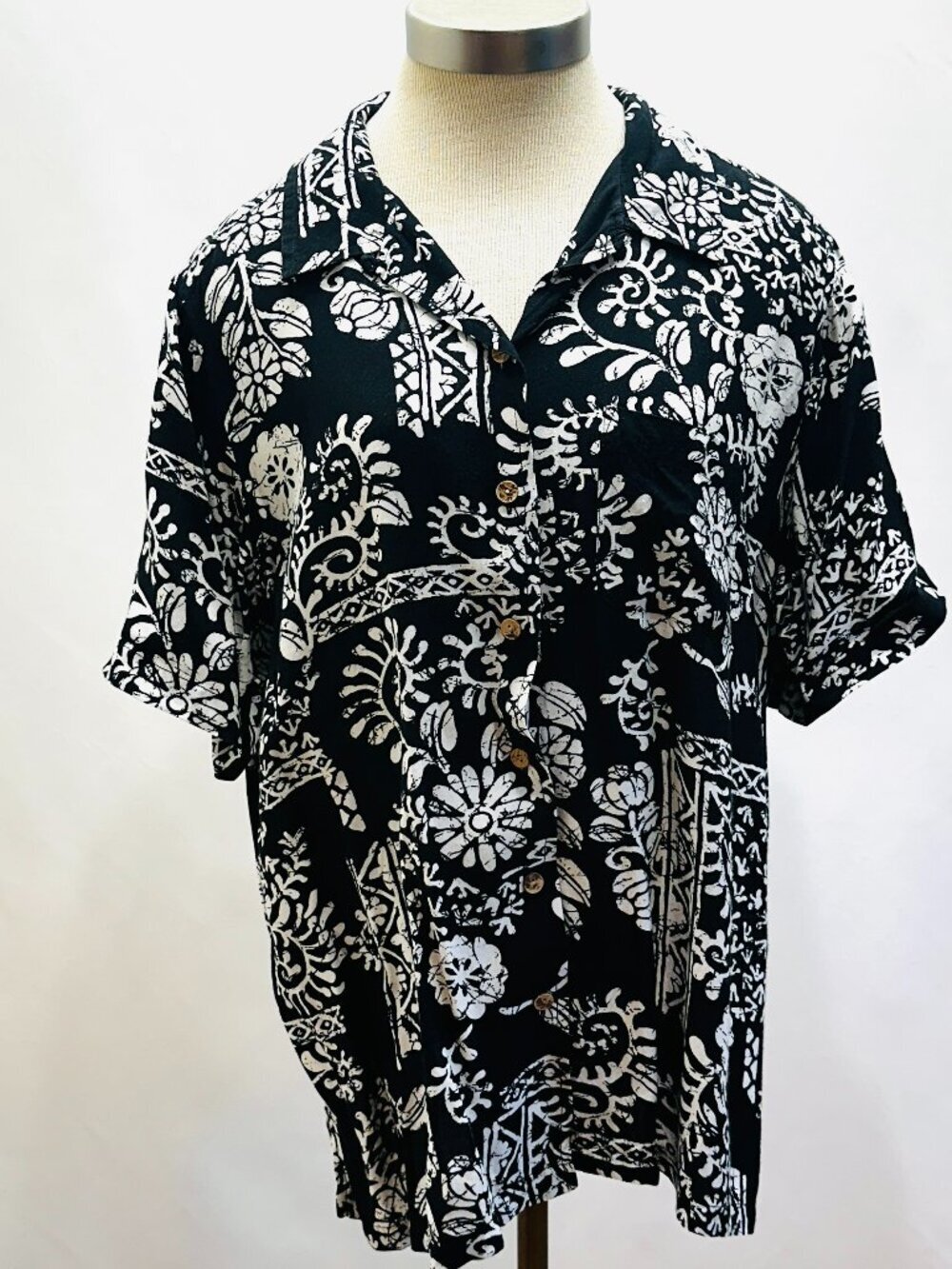 DRESSBARN Women Short Sleeve Button Down Collared Floral Black/White Top 18/20